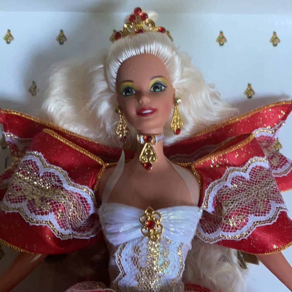 Rare 1997 Happy Holiday BLONDE Barbie in Acrylic Case - Picture 4 of 11